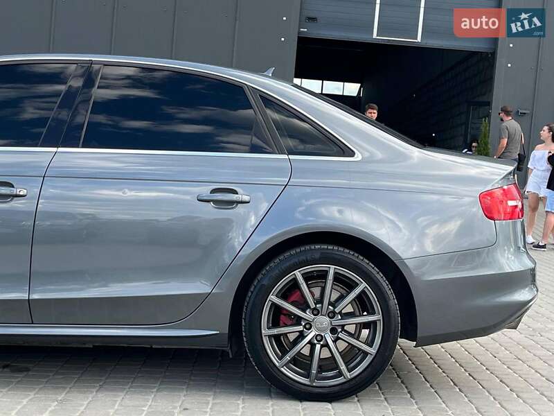 Седан Audi A4 2015 в Львове