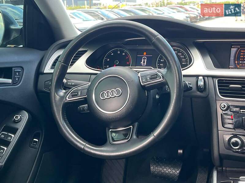 Седан Audi A4 2015 в Львове