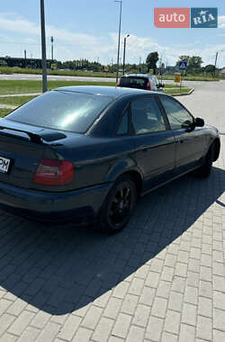 Седан Audi A4 1995 в 