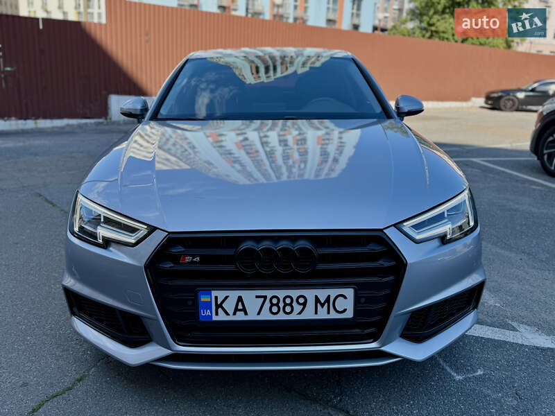 Седан Audi A4 2018 в Киеве