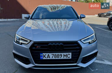 Седан Audi A4 2018 в 