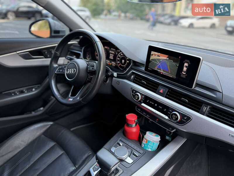 Седан Audi A4 2018 в Киеве