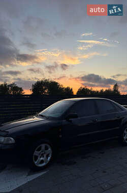 Седан Audi A4 1996 в 
