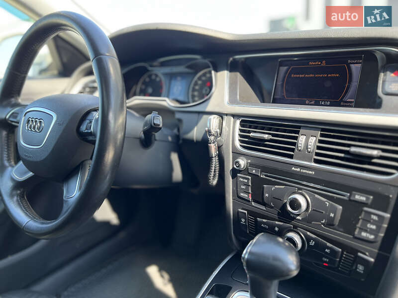 Седан Audi A4 2013 в Львові