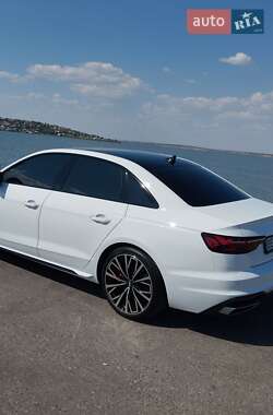 Седан Audi A4 2023 в 