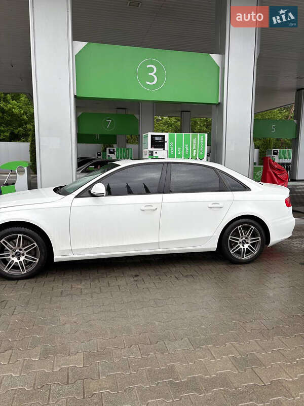 Седан Audi A4 2008 в Чугуеве