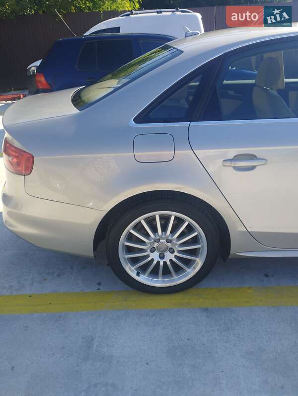 Седан Audi A4 2013 в Киеве