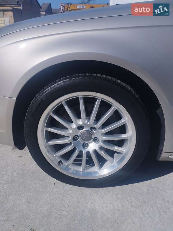 Седан Audi A4 2013 в Киеве