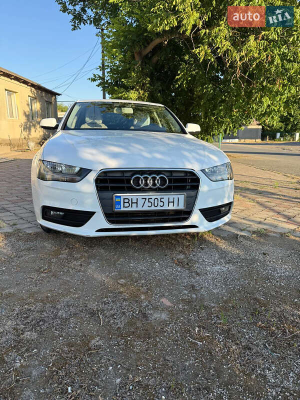 Седан Audi A4 2014 в Ширяево