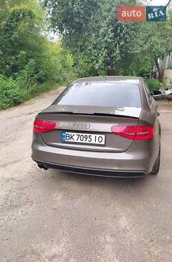 Седан Audi A4 2014 в 
