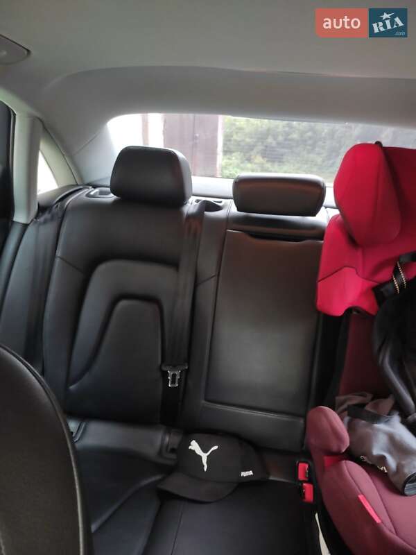 Седан Audi A4 2014 в Ровно