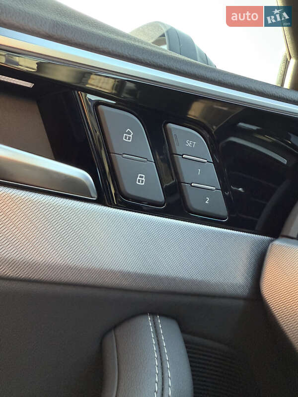 Седан Audi A4 2023 в Киеве