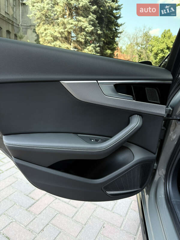 Седан Audi A4 2023 в Киеве