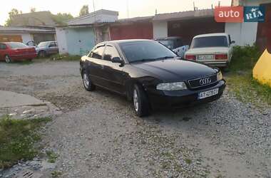 Седан Audi A4 1995 в 