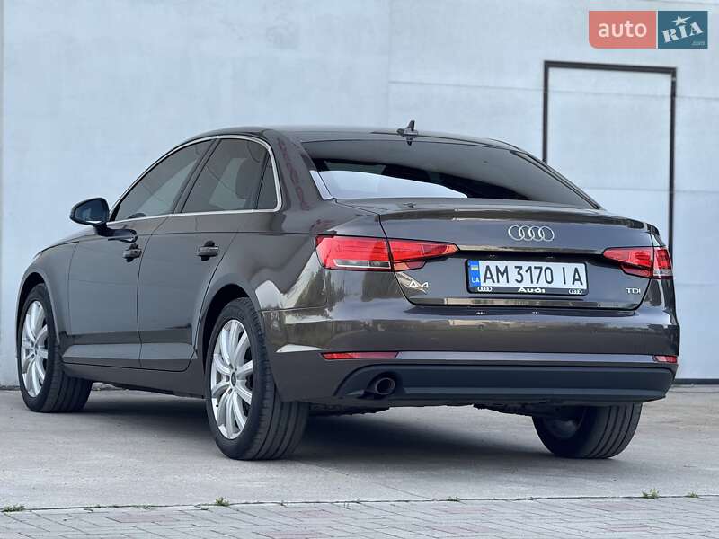 Седан Audi A4 2016 в Сарнах