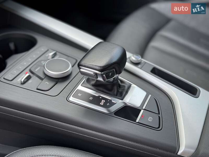 Седан Audi A4 2016 в Сарнах