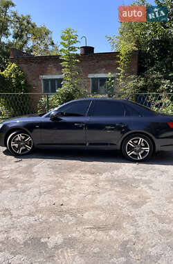 Седан Audi A4 2017 в 