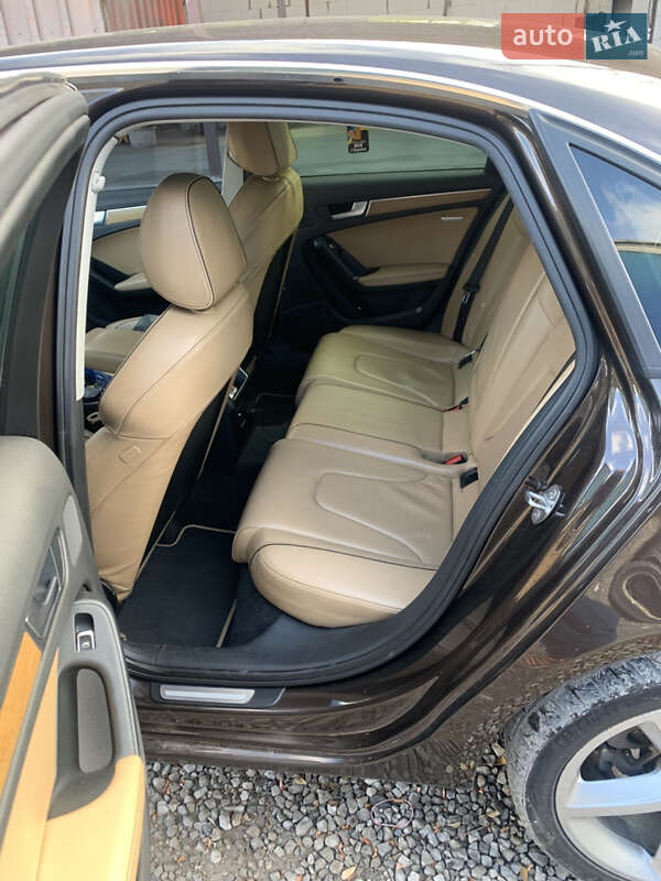 Седан Audi A4 2013 в Кривом Роге