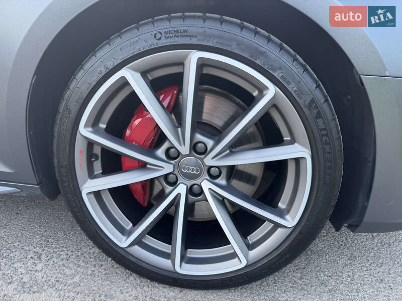 Седан Audi A4 2017 в Киеве