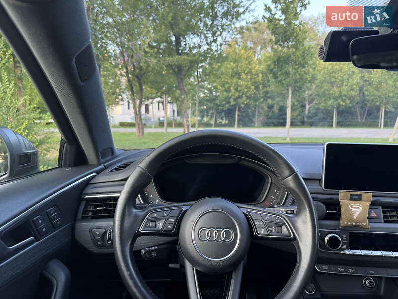 Седан Audi A4 2017 в Киеве