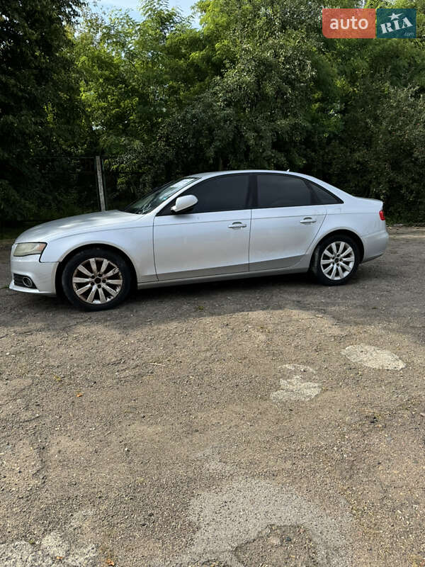 Седан Audi A4 2011 в Луцке