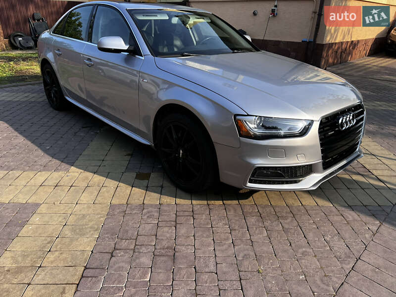 Седан Audi A4 2015 в Жовкве