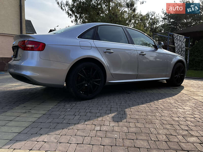 Седан Audi A4 2015 в Жовкве