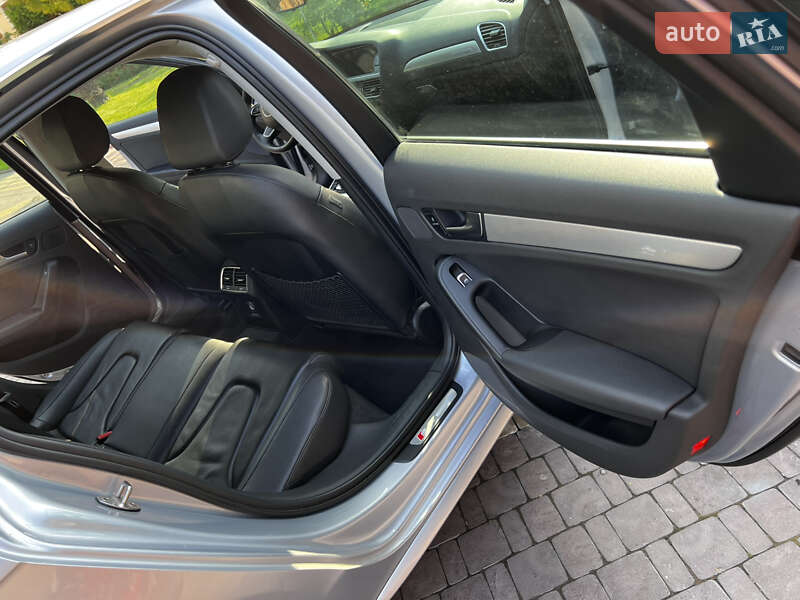 Седан Audi A4 2015 в Жовкве