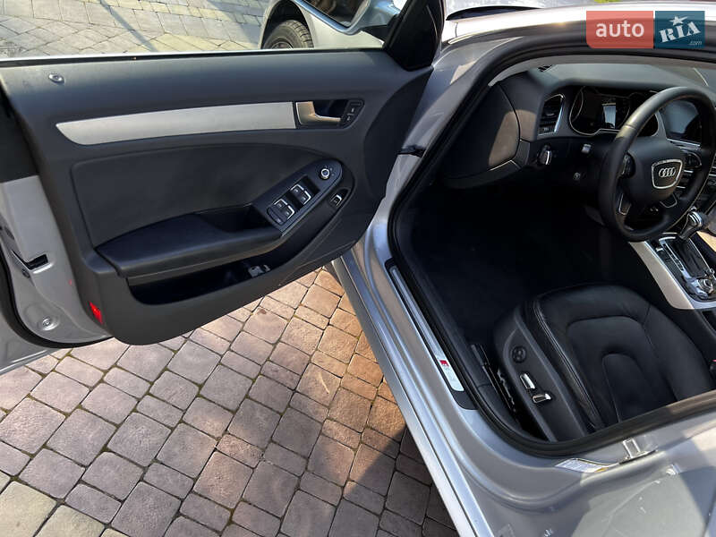 Седан Audi A4 2015 в Жовкве
