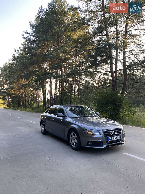 Седан Audi A4 2011 в Славуте
