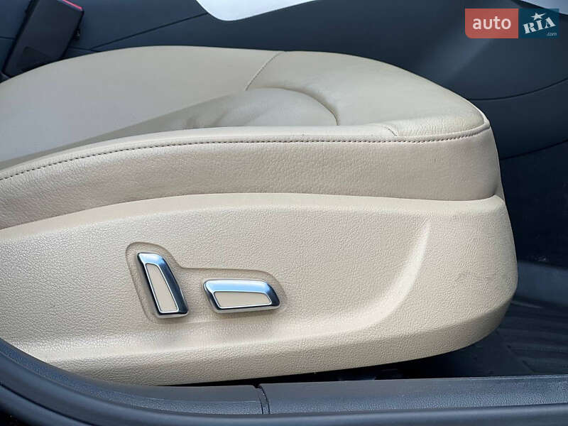 Седан Audi A4 2012 в Киеве
