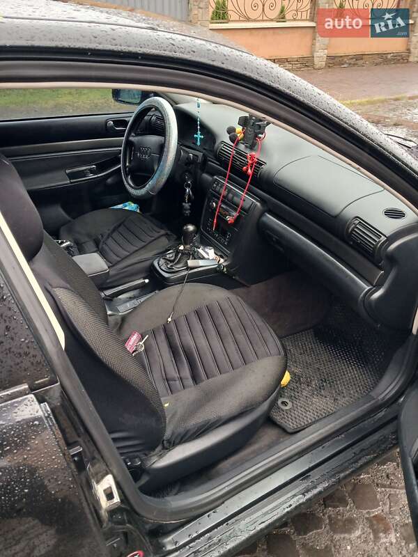 Седан Audi A4 1997 в Мукачево