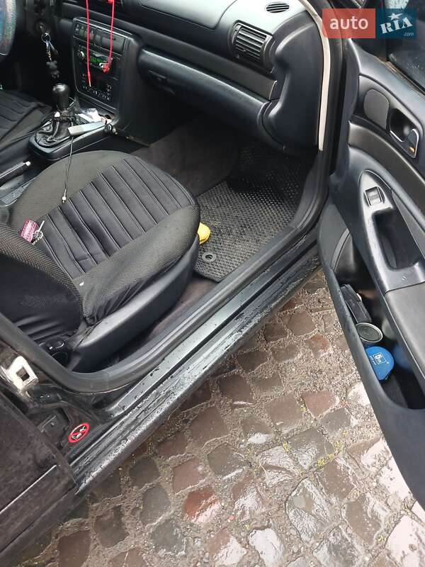 Седан Audi A4 1997 в Мукачево