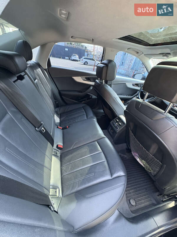 Седан Audi A4 2015 в Киеве