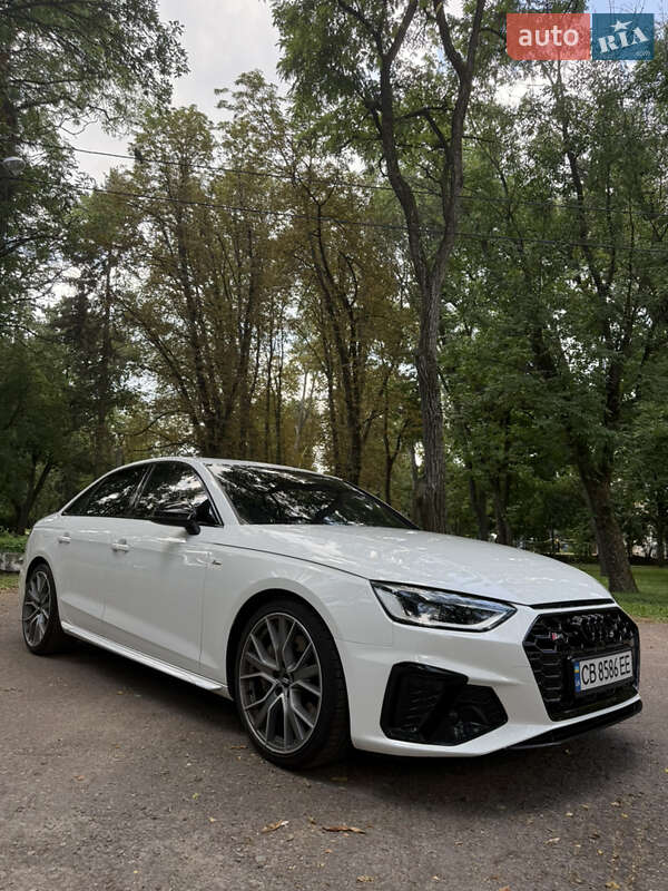 Седан Audi A4 2020 в 