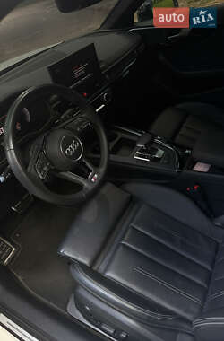 Седан Audi A4 2020 в 