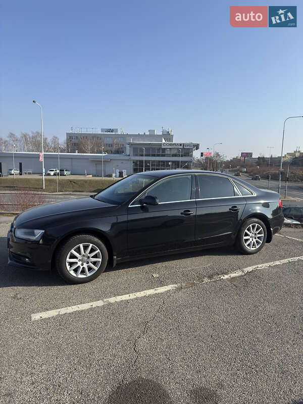 Седан Audi A4 2013 в Киеве