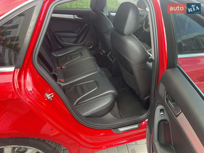 Седан Audi A4 2013 в Львове