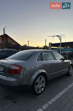 Седан Audi A4 2004 в 