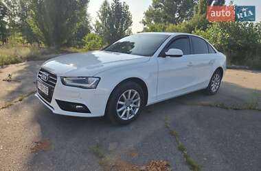 Седан Audi A4 2015 в 