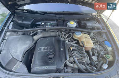 Седан Audi A4 1998 в 