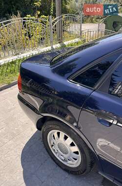 Седан Audi A4 1996 в 