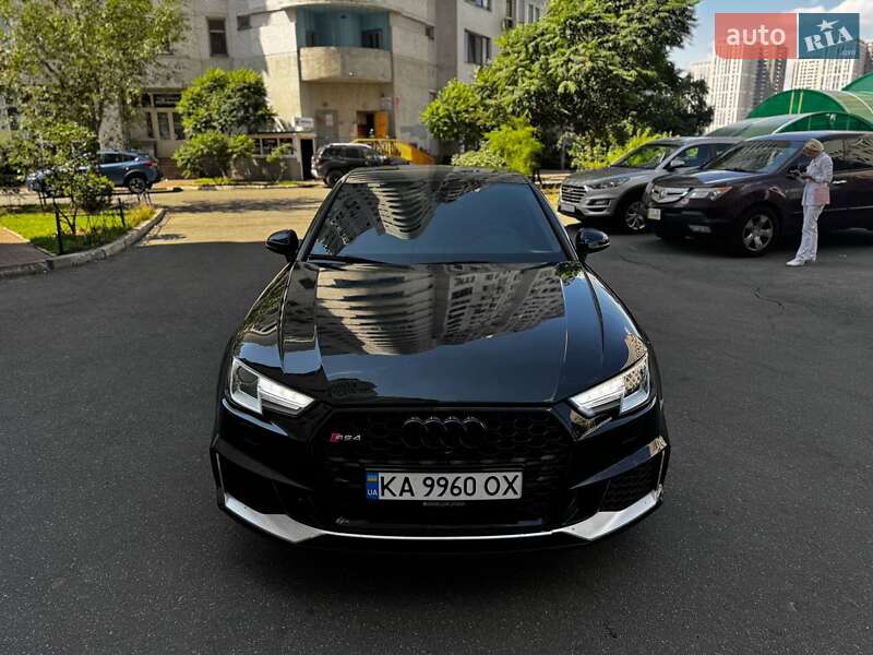 Седан Audi A4 2018 в Киеве