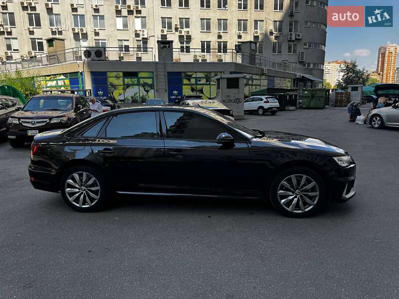 Седан Audi A4 2018 в Киеве