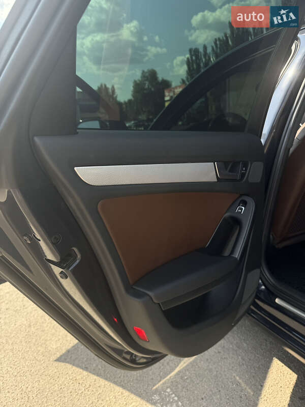 Седан Audi A4 2013 в Кривом Роге