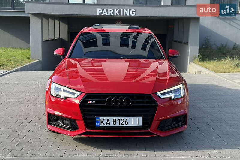 Седан Audi A4 2016 в 
