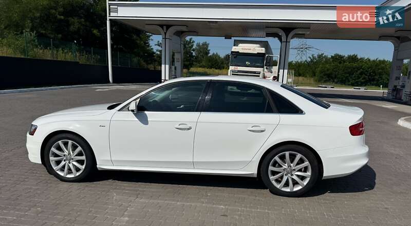 Седан Audi A4 2014 в Ровно