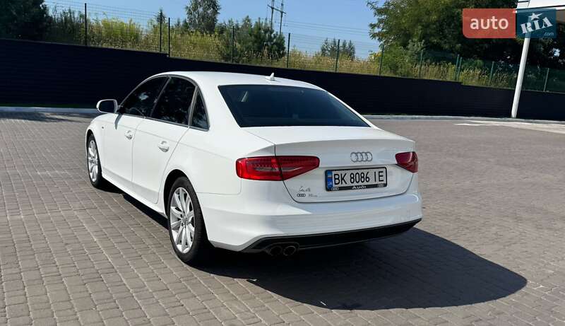 Седан Audi A4 2014 в Ровно