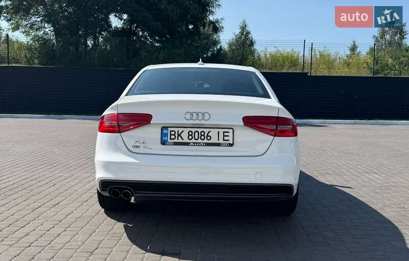 Седан Audi A4 2014 в Ровно