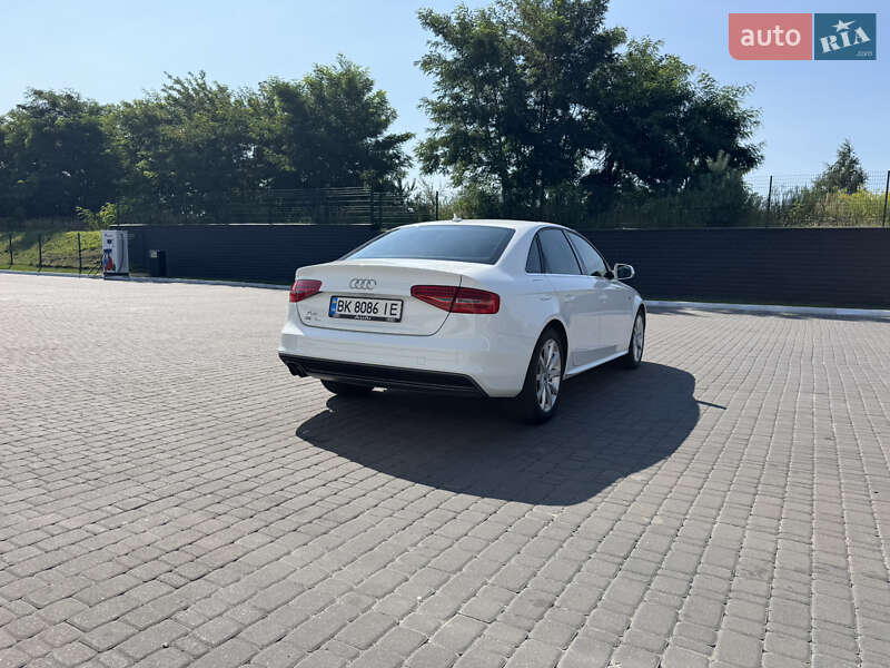 Седан Audi A4 2014 в Ровно